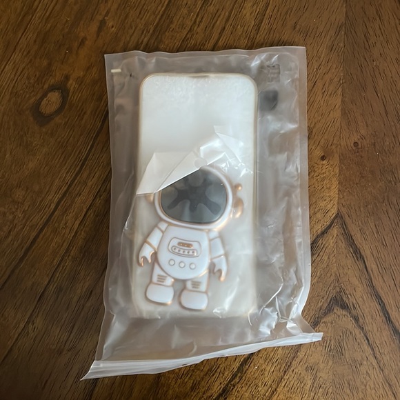 LAST ONE - iPhone 14 Astronaut Case in White and Rose Gold - Picture 4 of 5